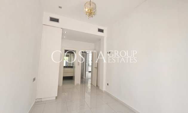 Resale - Villa -
Orihuela - Villamartin
