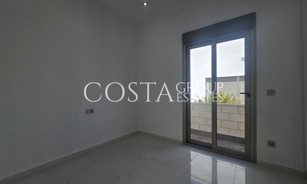 Resale - Villa -
Orihuela - Villamartin