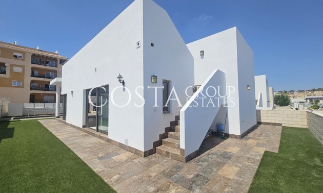 Resale - Villa -
Orihuela - Villamartin