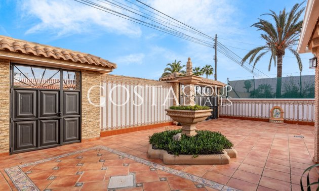 Wiederverkauf - House -
Torrevieja - Torrevieja Centro