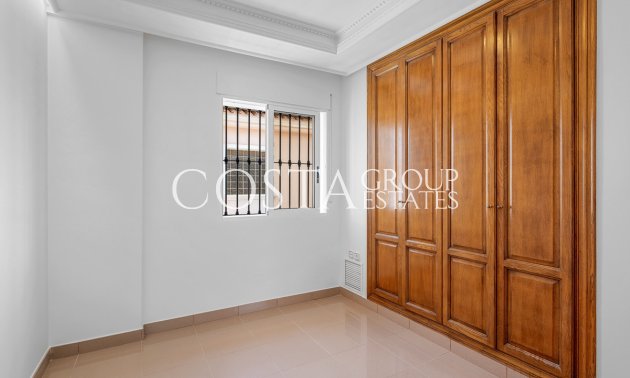 Herverkoop - Villa -
Torrevieja - Torrevieja Centro
