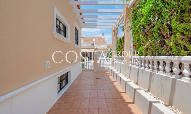 Herverkoop - Villa -
Torrevieja - Torrevieja Centro