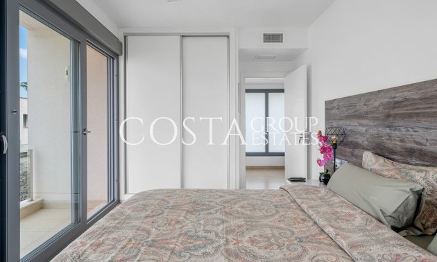 Resale - Villa -
Orihuela - Vista Bella Golf