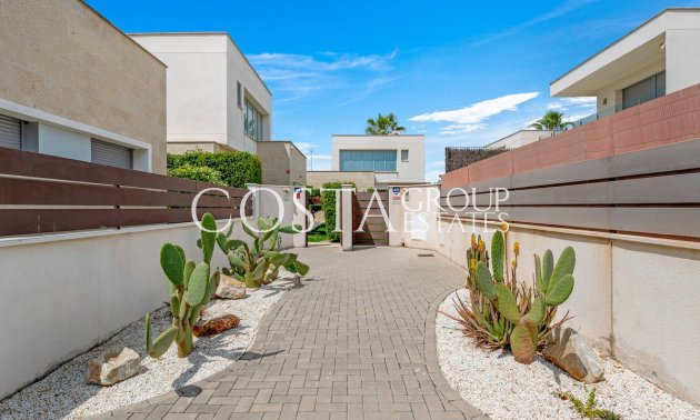 Resale - Villa -
Orihuela - Vista Bella Golf