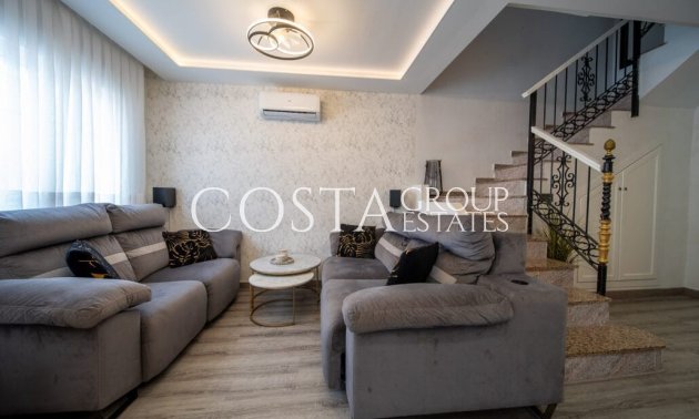 Resale - Villa -
Orihuela - Villamartin