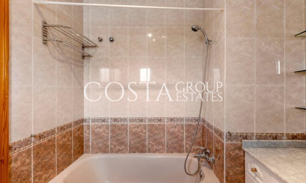 Resale - Villa -
Torrevieja - Torrevieja Centro