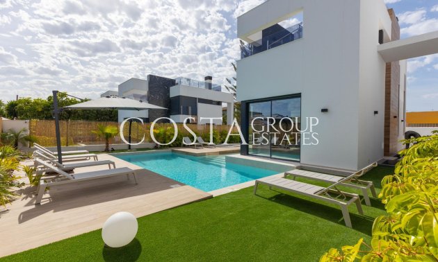 Herverkoop - Villa -
Torrevieja - Torrevieja Centro