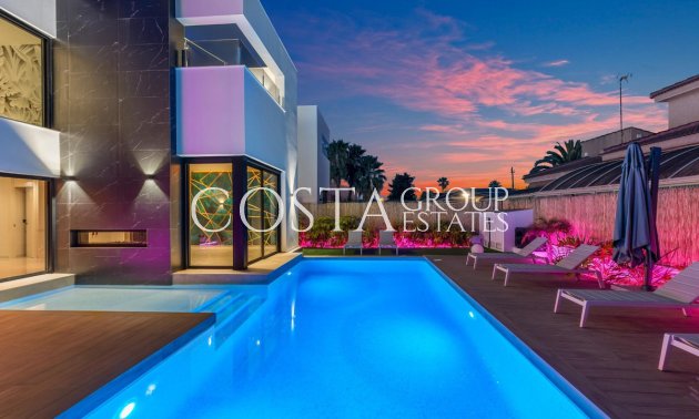 Herverkoop - Villa -
Torrevieja - Torrevieja Centro