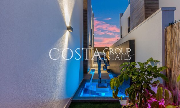 Herverkoop - Villa -
Torrevieja - Torrevieja Centro
