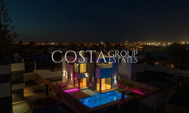 Herverkoop - Villa -
Torrevieja - Torrevieja Centro