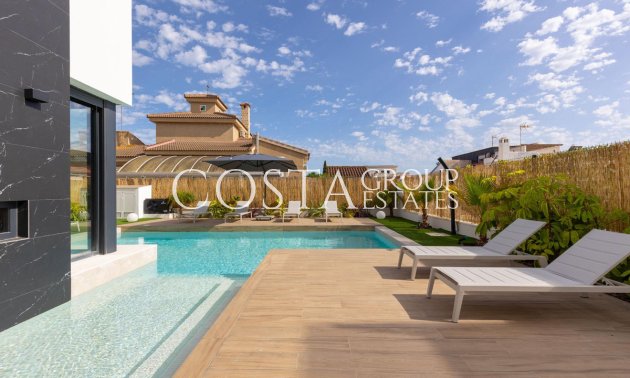 Herverkoop - Villa -
Torrevieja - Torrevieja Centro