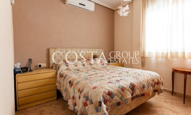 Resale - Villa -
Orihuela - Los Altos