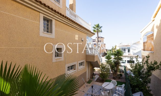 Resale - Villa -
Orihuela - Los Altos