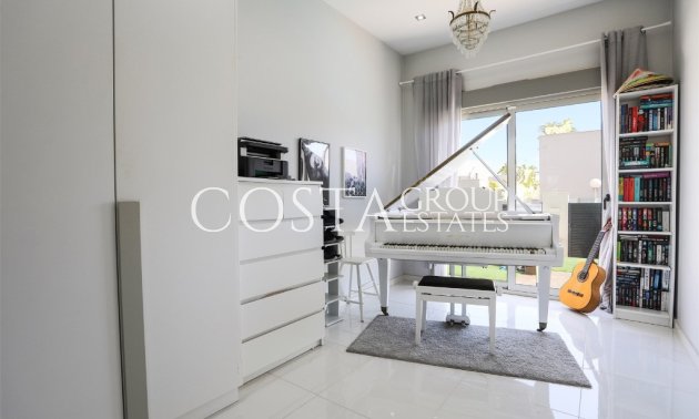 Resale - Villa -
Orihuela - Villamartin
