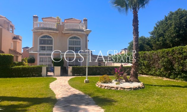 Wiederverkauf - Villa -
Urbanización El Raso