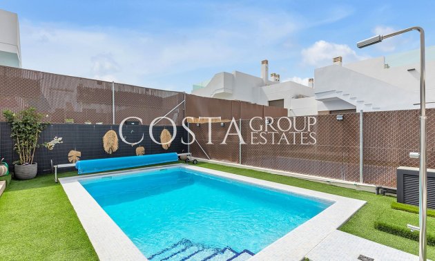 Resale - Villa -
Orihuela - Vista Bella Golf