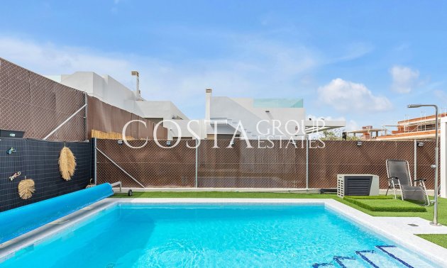 Resale - Villa -
Orihuela - Vista Bella Golf
