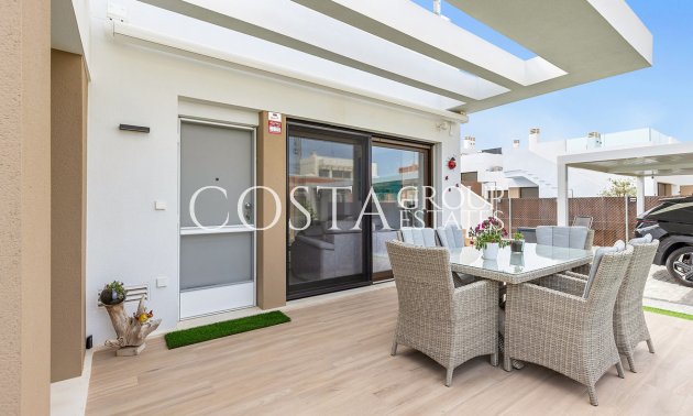 Resale - Villa -
Orihuela - Vista Bella Golf