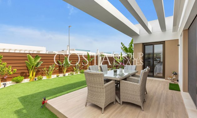 Resale - Villa -
Orihuela - Vista Bella Golf