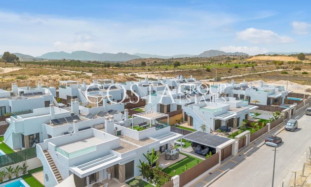 Resale - Villa -
Orihuela - Vista Bella Golf