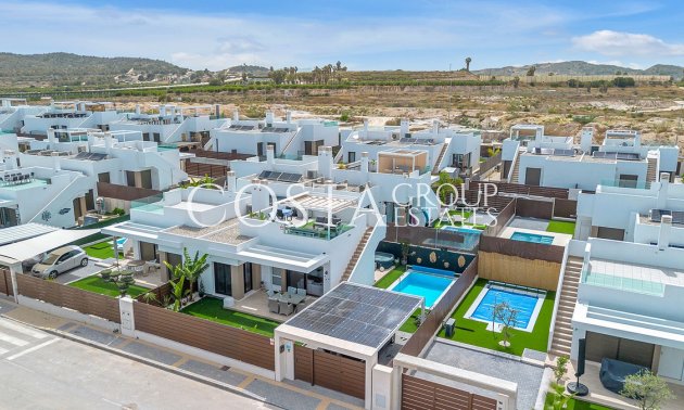 Resale - Villa -
Orihuela - Vista Bella Golf