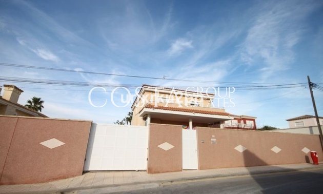 Herverkoop - Villa -
Torrevieja - Aguas Nuevas