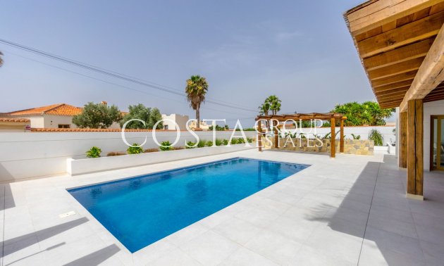 Herverkoop - Villa -
Torrevieja - Torrevieja Centro