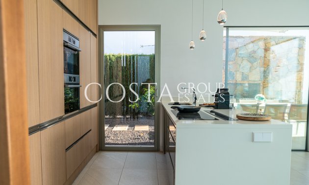 Resale - Villa -
Orihuela - Las Colinas Golf