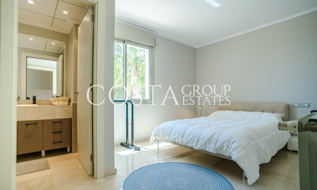 Resale - Villa -
Orihuela - Las Colinas Golf