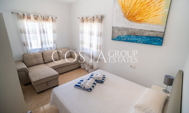 Resale - Villa -
Torrevieja - La Siesta
