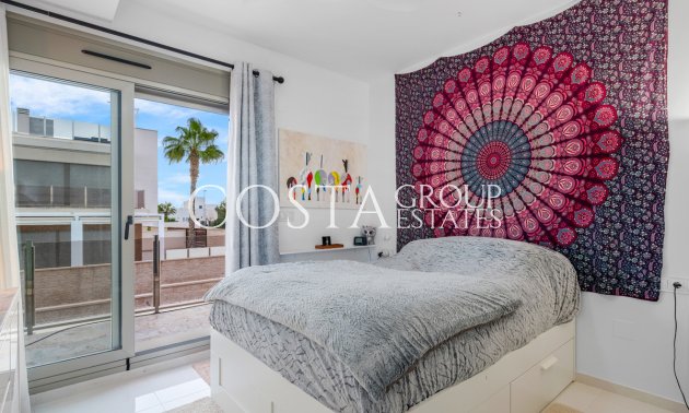 Resale - Villa -
Orihuela - Villamartin
