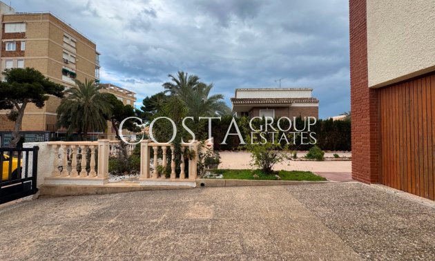 Resale - Villa -
Orihuela - La Zenia