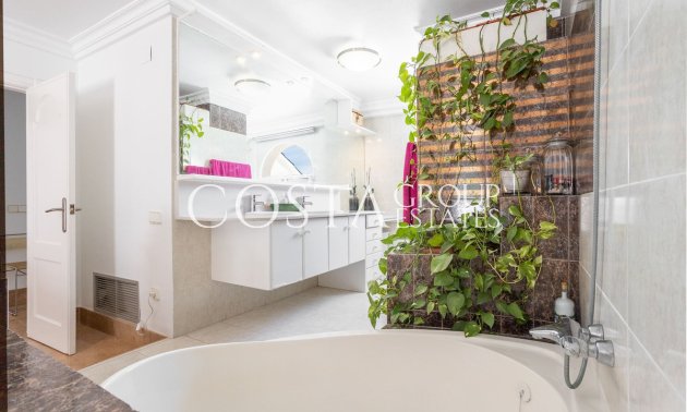 Herverkoop - Villa -
Torrevieja - Torrevieja Centro