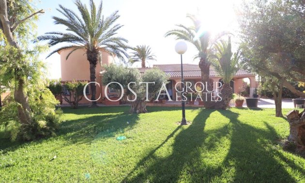 Resale - Villa -
Torrevieja - El Chaparral