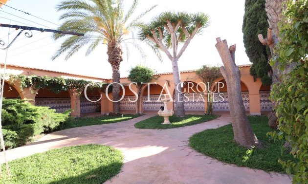 Resale - Villa -
Torrevieja - El Chaparral