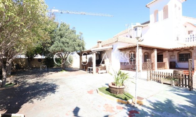 Resale - Villa -
Orihuela - La Zenia