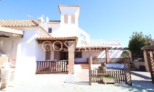 Resale - Villa -
Orihuela - La Zenia
