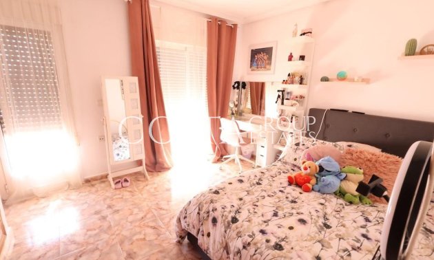 Resale - Villa -
Orihuela - La Zenia