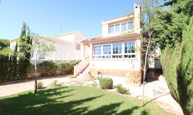 Resale - Villa -
Orihuela - Villamartin