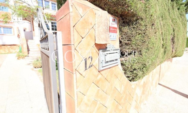 Resale - Villa -
Orihuela - Villamartin