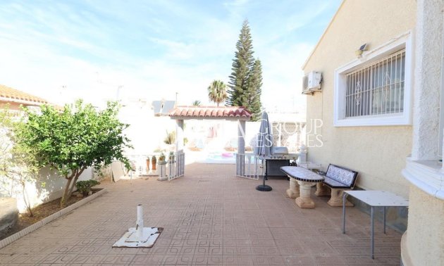 Resale - Villa -
Torrevieja - La Siesta