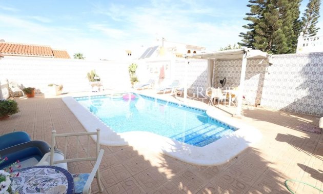Resale - Villa -
Torrevieja - La Siesta