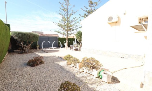 Resale - Villa -
Torrevieja - La Siesta