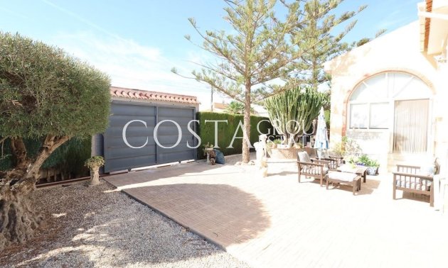 Resale - Villa -
Torrevieja - La Siesta