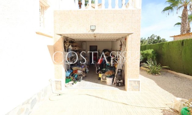 Resale - Villa -
Torrevieja - La Siesta