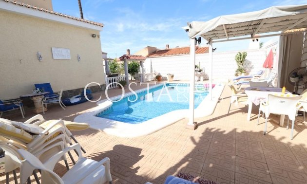 Resale - Villa -
Torrevieja - La Siesta