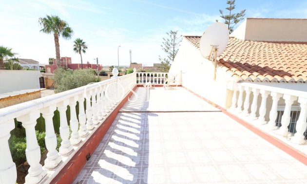 Resale - Villa -
Torrevieja - La Siesta