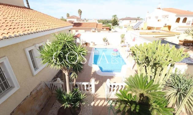 Resale - Villa -
Torrevieja - La Siesta