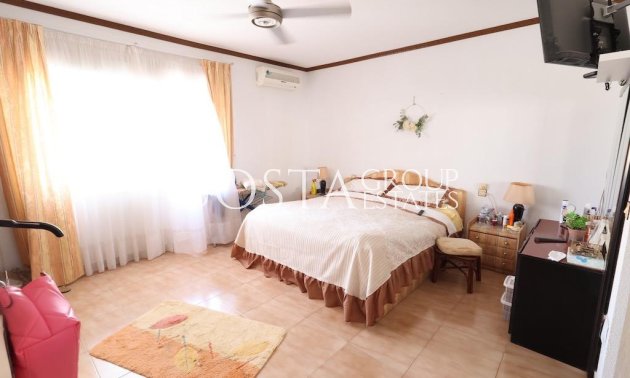 Resale - Villa -
Torrevieja - La Siesta