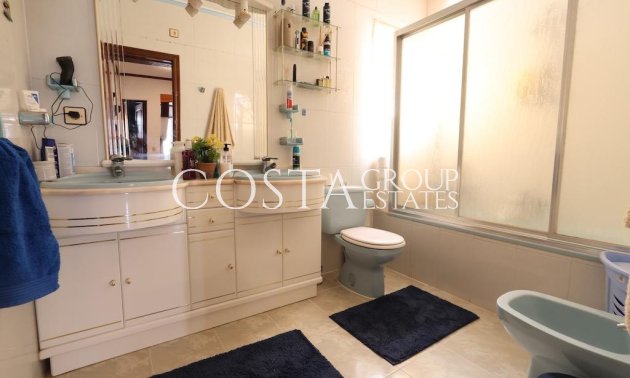 Resale - Villa -
Torrevieja - La Siesta